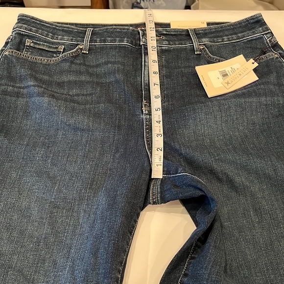 NYDJ Briella Short Roll Cuff NWT Shorts Size 16 - Picture 6 of 16